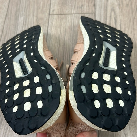 light pink adidas ultraboost - Picture 4 of 7